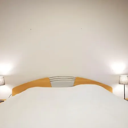 61 M2 Erdgeschosswohnung Mit Eigenem Parkplatz Vorm Haus Lägenhet *