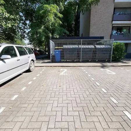 61 M2 Erdgeschosswohnung Mit Eigenem Parkplatz Vorm Haus *