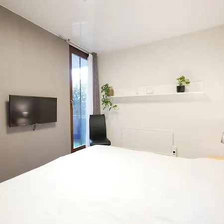 61 M2 Erdgeschosswohnung Mit Eigenem Parkplatz Vorm Haus Lägenhet