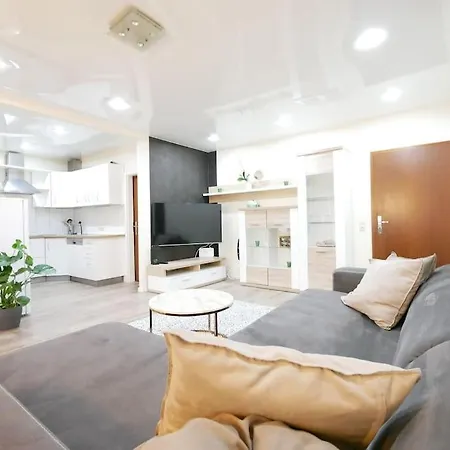 Lägenhet 61 M2 Erdgeschosswohnung Mit Eigenem Parkplatz Vorm Haus