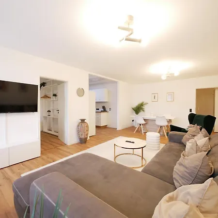 61 M2 Erdgeschosswohnung Mit Eigenem Parkplatz Vorm Haus Апартаменты *