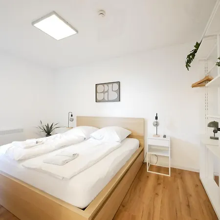 Апартаменты 61 M2 Erdgeschosswohnung Mit Eigenem Parkplatz Vorm Haus Оснабрюк
