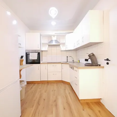 61 M2 Erdgeschosswohnung Mit Eigenem Parkplatz Vorm Haus *